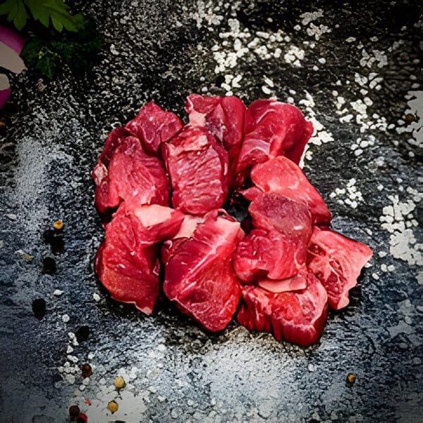 Rinder-Gulasch geschnitten – frisch vom Metzger